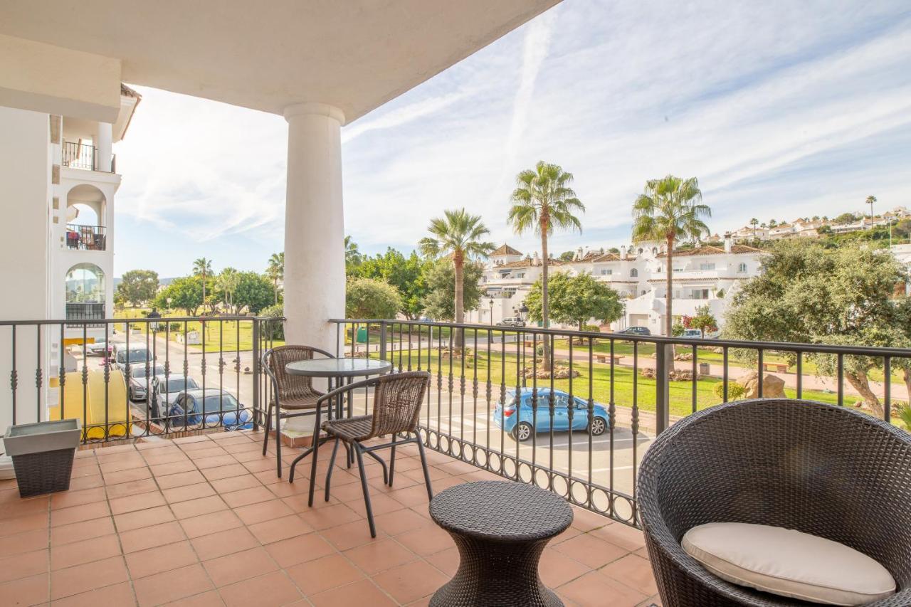 2261-Superb Apt On The Beach, On Duquesa Harbour Manilva Kültér fotó